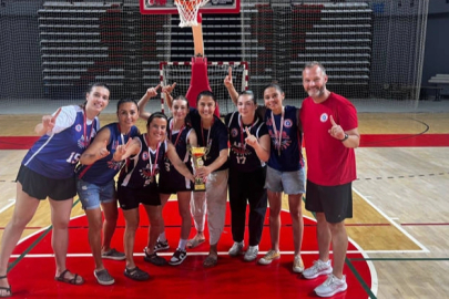 Antalya Büyükşehir kadın takımı şampiyon oldu
