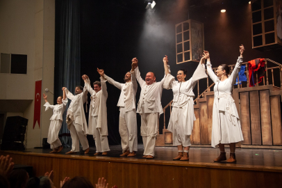Bursa Şehir Tiyatrosu, Kıbrıs Tiyatro Festivali’ne konuk oldu
