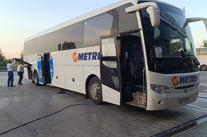 Metro Turizm yine şaşırtmadı yolcuları yollarda bıraktı.
