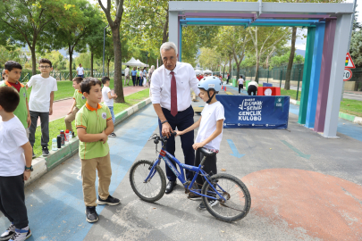 Çocuklar, bisikletle hem eğlendi hem öğrendi