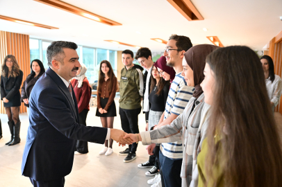 Bursa Yıldırım Belediye Başkanı Oktay Yılmaz, mudanya belediyesi’nin düzenlediği ‘tecrübe konuşuyor’ programı kapsamında gençlerle bir araya geldi.