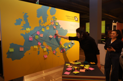 Göçmenlerin yolculuğu ‘Kimlik’le sergilendi