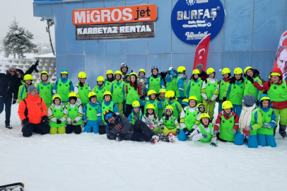 Bursa Büyükşehir’le öğrencilerin kayak keyfi
