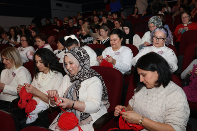 Bursa Nilüfer’de kadınlar iyilik için ilmek attılar