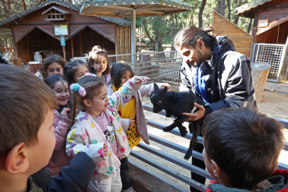 Antalya'da miniklere doğa ve hayvan sevgisi
