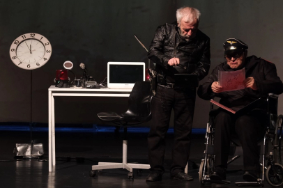 Bursa Yıldırım’da tiyatro gösterisiyle sanatseverler buluştu