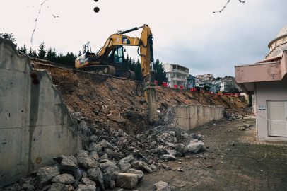 Bursa Nilüfer'de çöken istinat duvarı yenileniyor