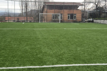 Bursa Büyükorhan'daki halı saha sil baştan yenilendi