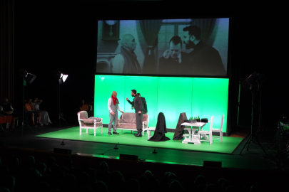 'Adiller' seyircisiyle buluştu