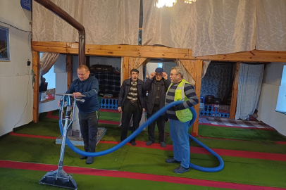 Balkanlardaki camilerde Ramazan temizliği