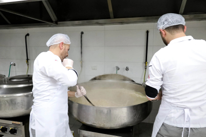 Sakarya'da 90 bin kişilik iftar yemeği kendi kazanlarında pişiriyor