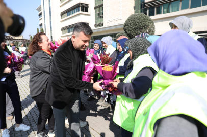 Bursa Büyükşehir'den kadın çalışanlara çiçek jesti