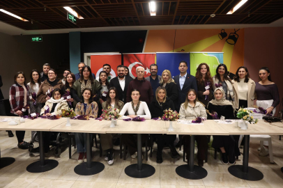 Bursa Büyükşehir Belediye Başkanı Mustafa Bozbey, gençlere sahur yaptı