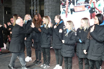 Bursa Nilüfer’in Sultanları 8 Mart’ta taraftarıyla buluştu.