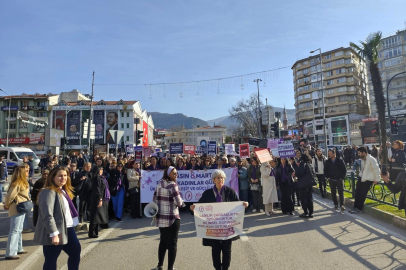 CHP Bursa İl Kadın Kolları'ndan 8 Mart Yürüyüşü