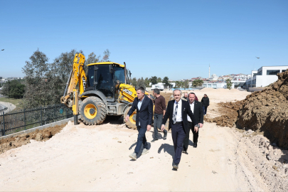 Çayırova'da Kent Park ve Fatih Sultan Mehmet Parkı'ndaki revizyon çalışmalarına yakın mercek