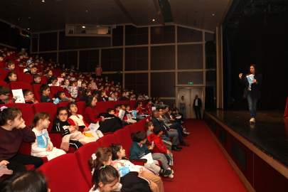 Bursa'da Minikler, “Kızıl Kaptan” ile hayal yolculuğuna çıktı