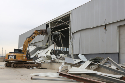 Bursa Nilüfer’de 4 bin metrekarelik kaçak depo yıkıldı