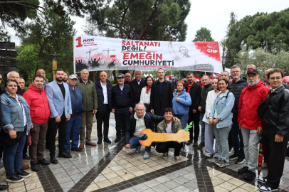 İzmir'de binlerce emekçi 1 Mayıs'ı kutladı