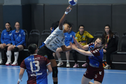 Bursa Büyükşehir Belediyespor şampiyonluğa koşuyor